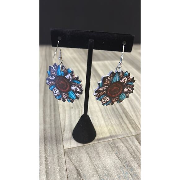 Teal flower earrings - Picture 2 of 4